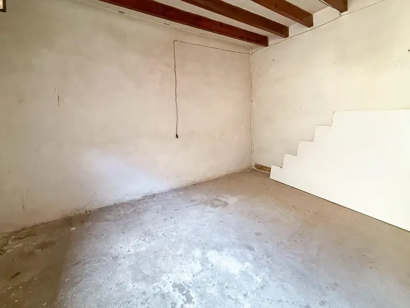 We present this magnificent village house located in the heart of Mancor de la Vall, an emblematic building that extends over — photo 8