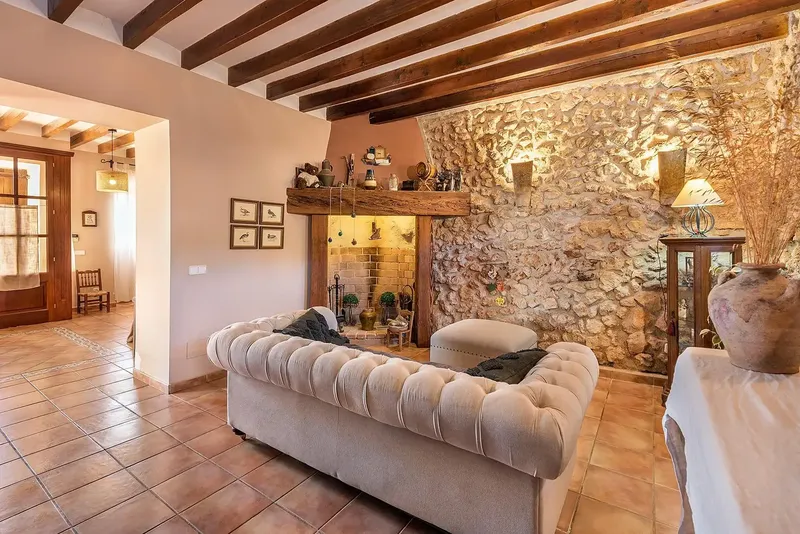 Discover this charming rustic villa in the exclusive area of Sa Casa Blanca — photo 11