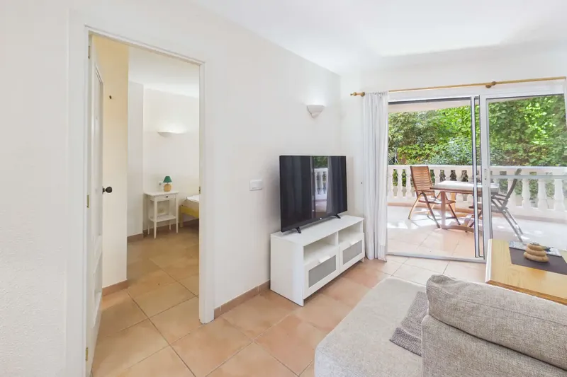 This well-designed apartment is located on the ground floor of a three-storey building with 28 residential units. Access to this space — photo 8