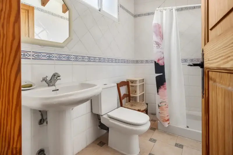 Situated in the heart of the charming old town of Alcudia, this typical Mallorcan house offers 400 m² of living space distributed — photo 10