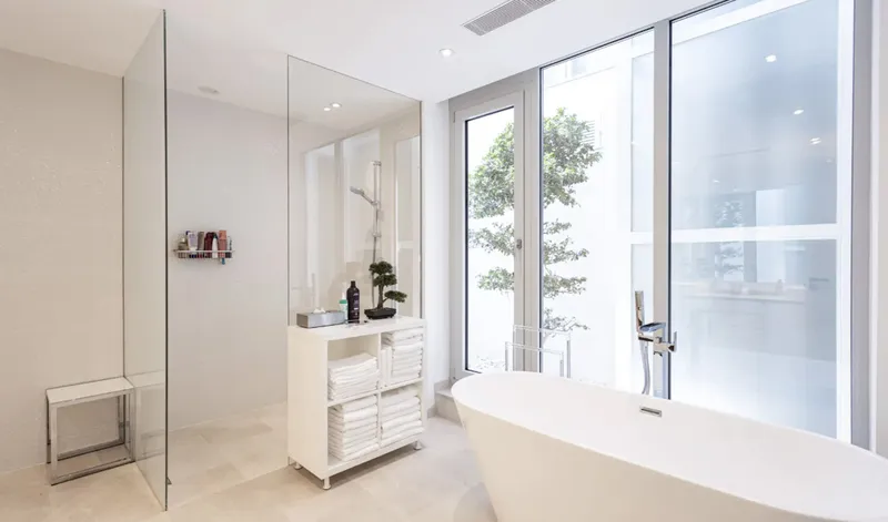 Luxury villa with sea views in Santa Ponsa — photo 11