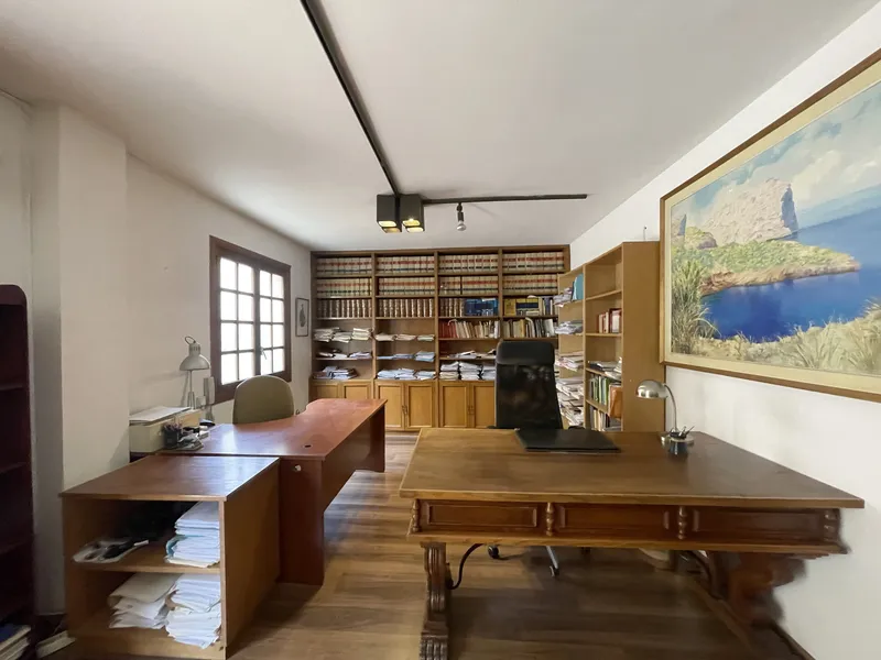 Opportunity! Apartment to refurbish, Palma centre near Jaime III, 3 bedrooms, 2 parkings. — photo 3