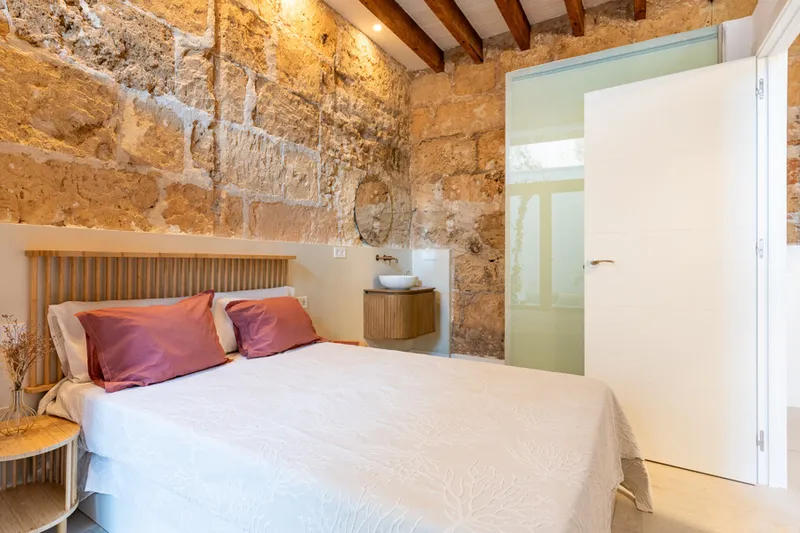 Fully Renovated Ground Floor Apartment with Outside Space and Communal Roof Terrace In the Heart of Santa Catalina — photo 8