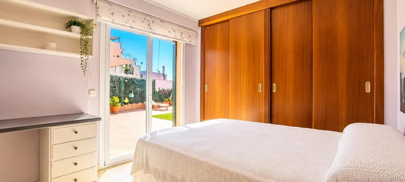 Piso con terraza y piscina en El Terreno, Palma — photo 10