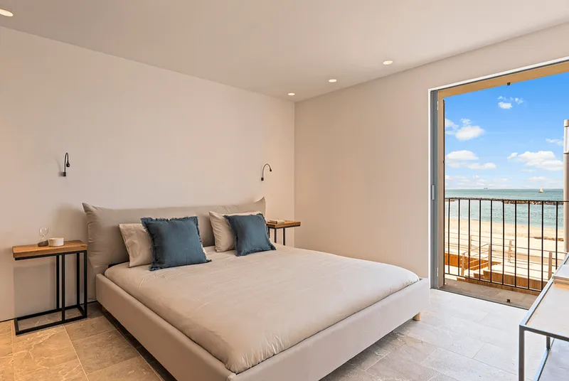 Unique Luxury Frontline Townhouse Directly on the Beach in Portixol — photo 12