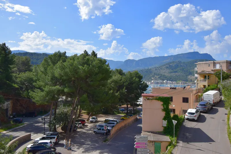 Bright apartment with beautiful views of Port de Sóller — photo 1