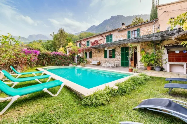 Two fincas with holiday rental licenses for sale in Biniaraix, Mallorca — photo 1