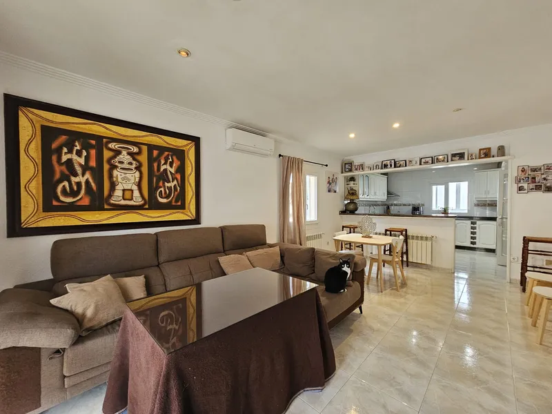 Elegant Mediterranean-style home of 201 m² with ... — photo 3
