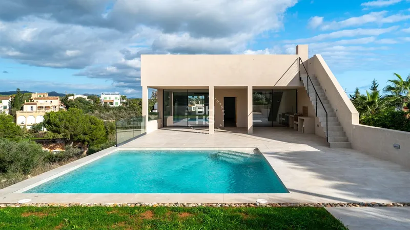 Villa for sale in Porto Petro — photo 1