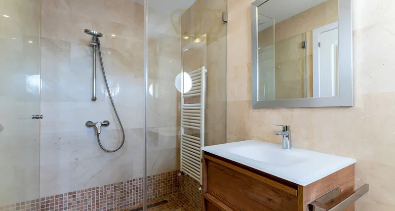 Beautiful sea view villa with pool in Camp de Mar - holiday rental — photo 12