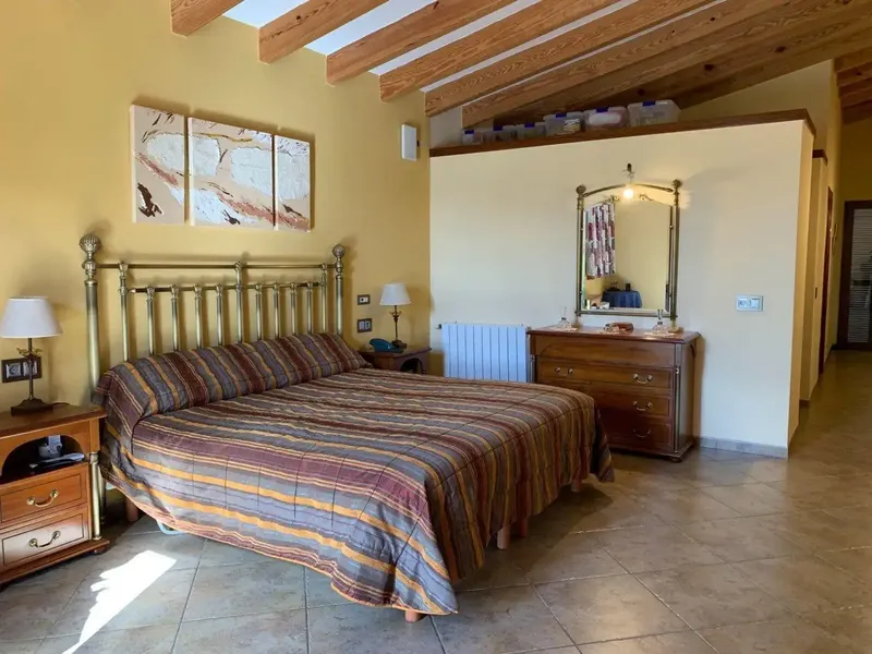 On a plot of 19,600 square meters in the Son Ferriol area, very well connected to Palma, airport, beaches, etc.... we find — photo 11