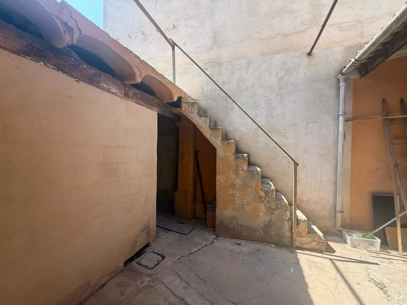 Renovation project: 374m² townhouse with 5 bedrooms for sale — photo 4