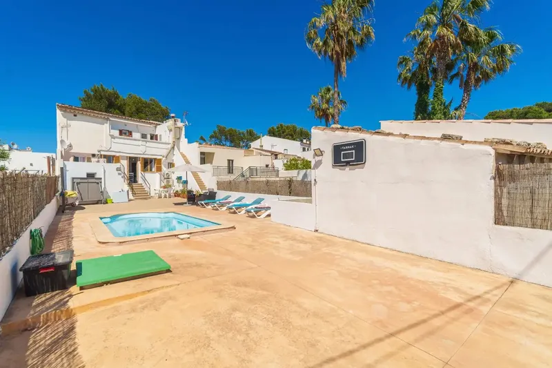 We present this exclusive property, located in the area of Sa Marina, Alcudia. The property is situated in a strategic — photo 4