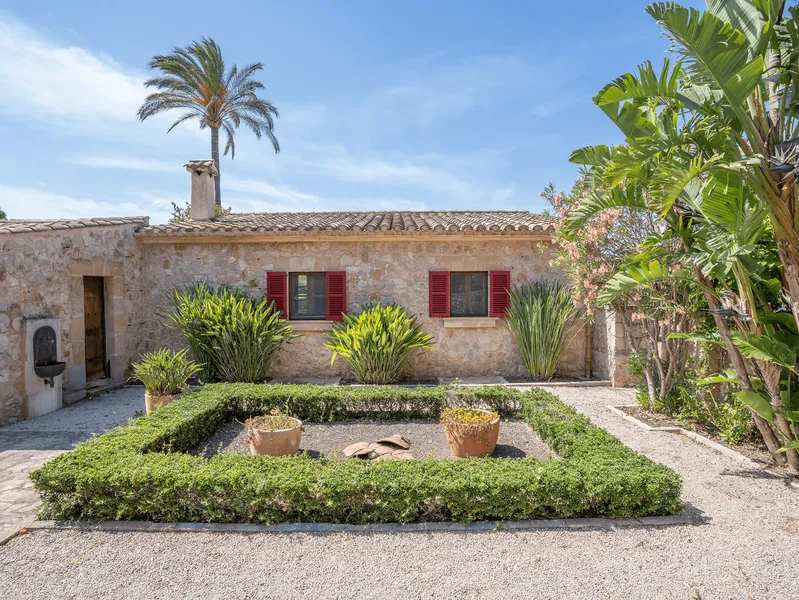 Farm with cellar and stables in Pollensa — photo 3
