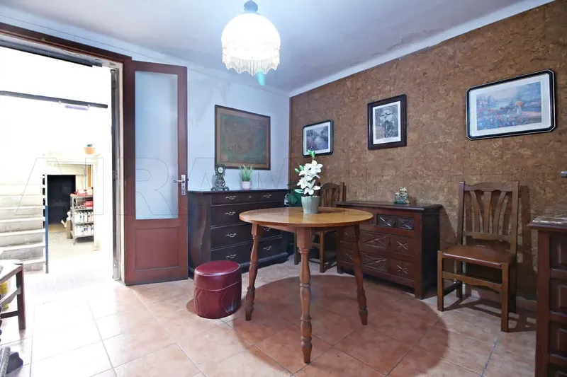 This 188 m² property on a 107 m² plot represents an exceptional opportunity in consolidated urban land for those — photo 4