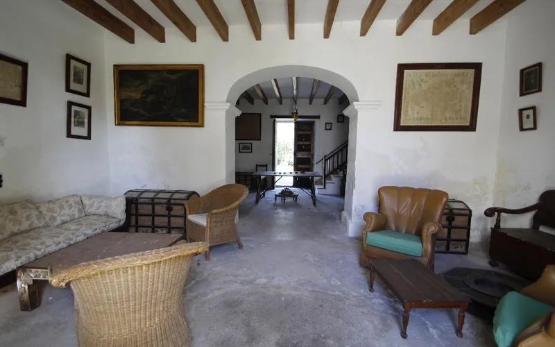 Finca with 28 hectares and 6500 m² built, 10 minutes from the beach of Muro. — photo 7