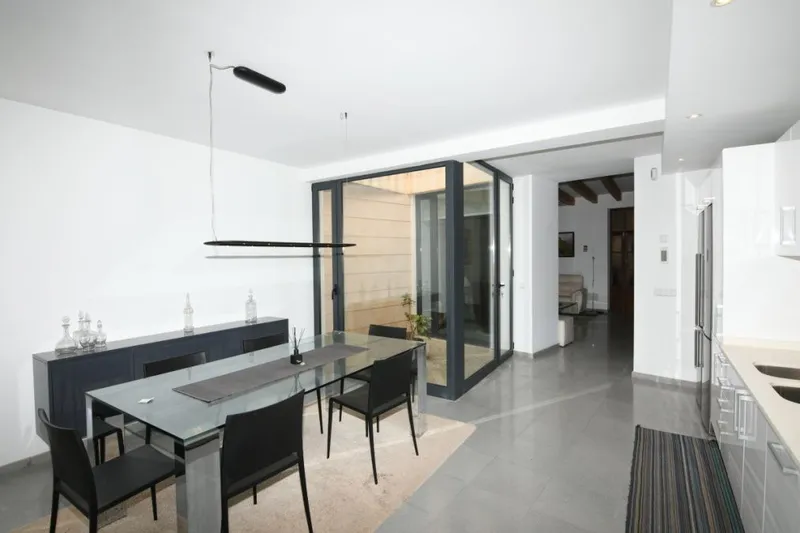 Central renovated 3-story town house in Llucmajor — photo 3