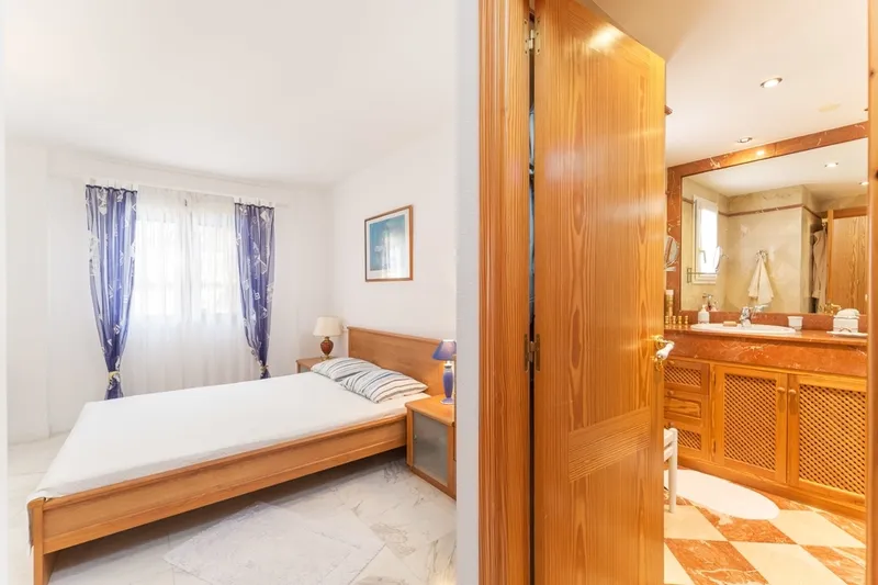Duplex penthouse apartment with sweeping ocean views in Son Caliu / Palmanova — photo 11