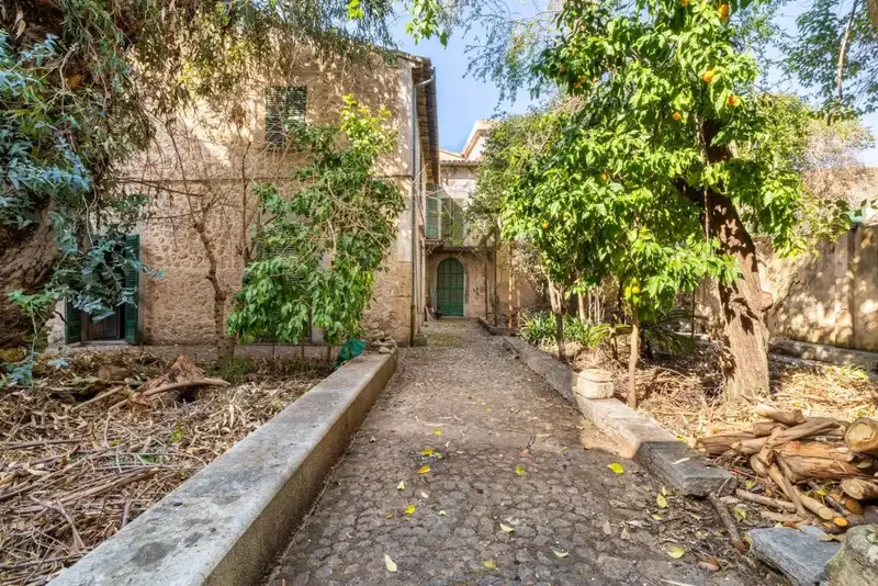 This magnificent 18th-century manor house is for sale in the heart of Sóller, just a stone's throw from the main square. — photo 11