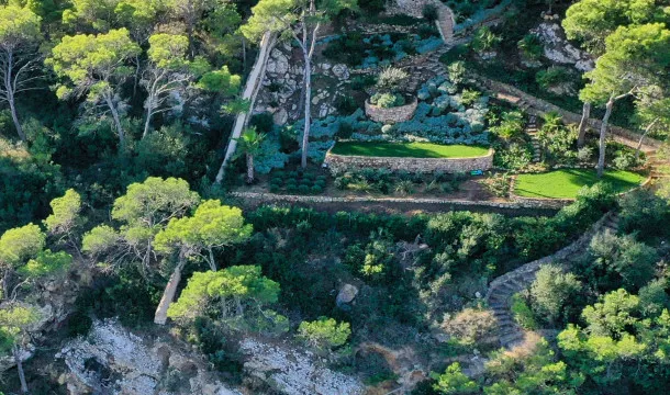 Spectacular villa on the seafront in Torrenova — photo 12