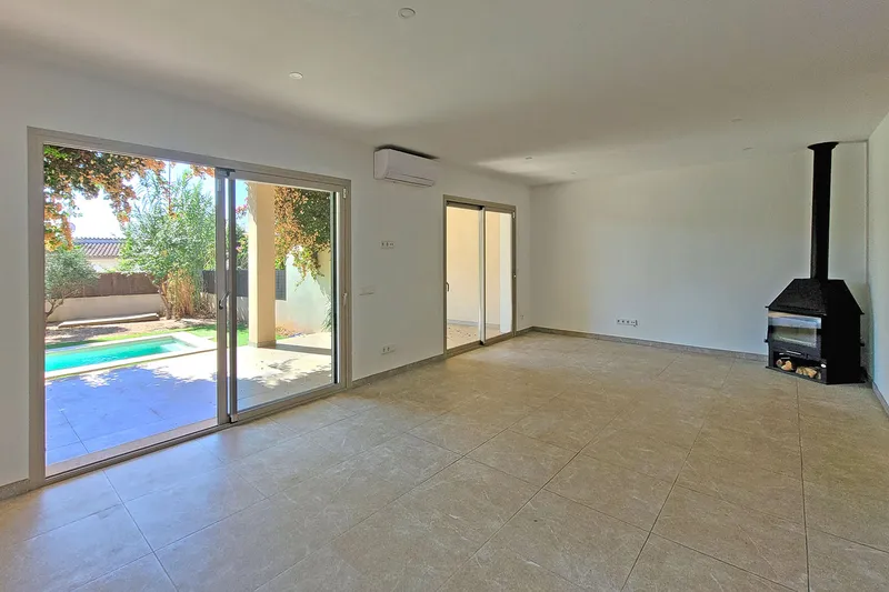 Modern terraced house with pool for rent — photo 4