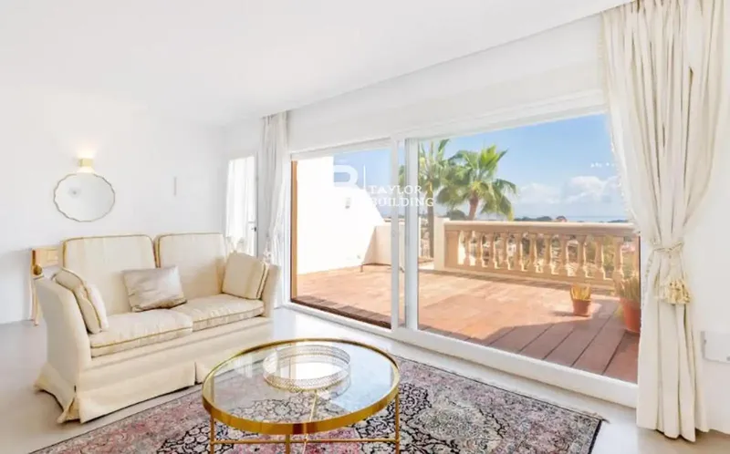 Taylor Building Real Estate presents this fantastic terraced house in Genova offering a quiet and residential atmosphere, a short — photo 4