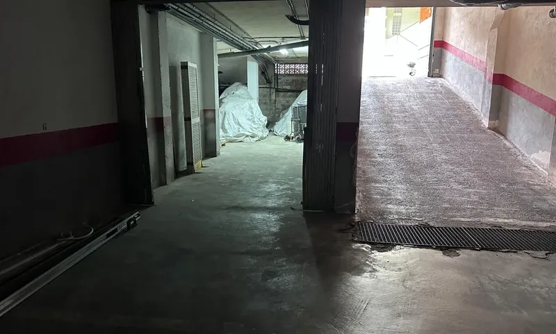 Parking space with ample storage space — photo 3