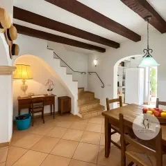 Mallorcan authenticity: house with private patio and period wooden beams — photo 4
