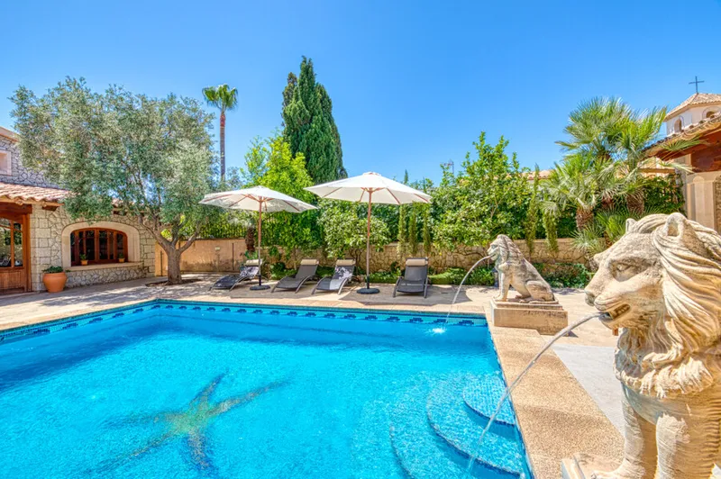 Elegant Five-Bedroom Villa with Courtyard Pool in Es Capdella — photo 8