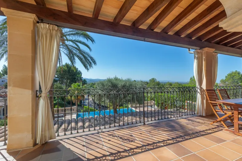 Great villa with pool and garage — photo 10