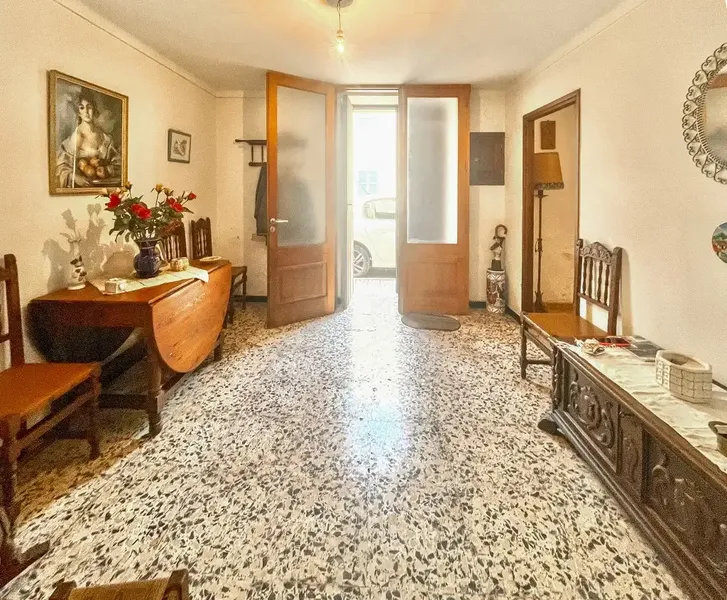 Discover a beautiful and spacious townhouse in the heart of Pollença, a true gem brimming with potential for a luxurious home — photo 1