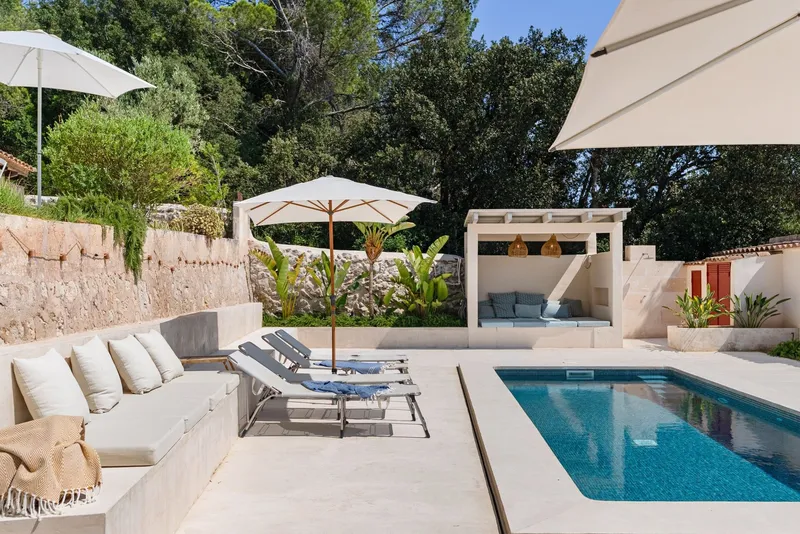 Serenity and boundless views: Three buildings on a hilltop near Montuïri — photo 4