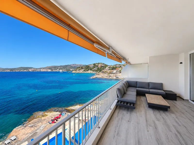 Luxurious modern apartment on the first sea line in Santa Ponsa — photo 5