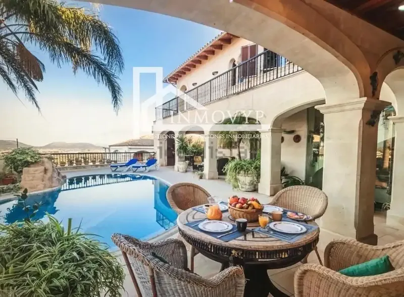 At Inmovyp we have the opportunity to offer you this luxurious and beautiful three-story house WITH ELEVATOR in the town of BURGER. — photo 1