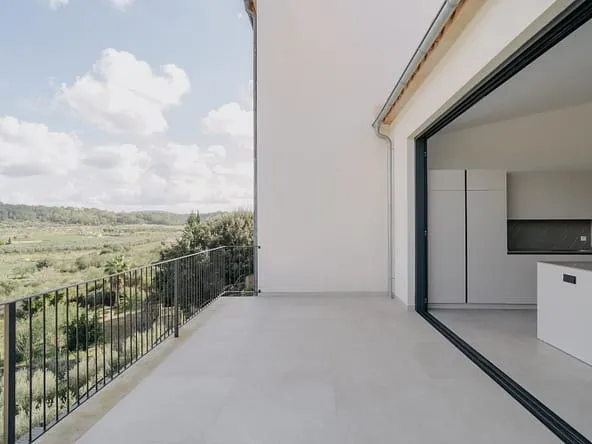 Modern three-bedroom townhouse with open views — photo 1