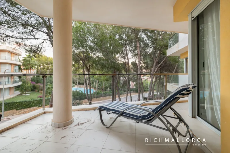 Spacious flat in a modern community with swimming pools and paddle tennis courts — photo 3