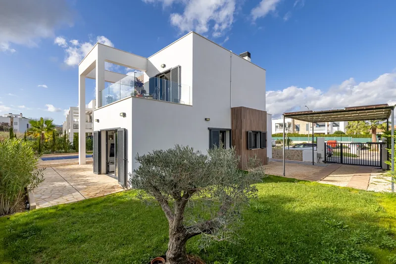 Dreamlike villa with pool and garden on the east coast — photo 10