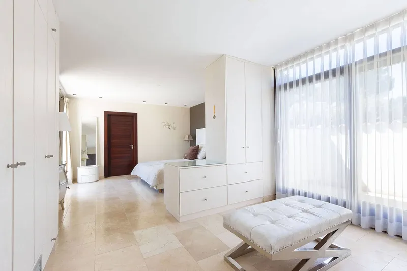 Fantastically located villa with tennis court and breathtaking views — photo 10