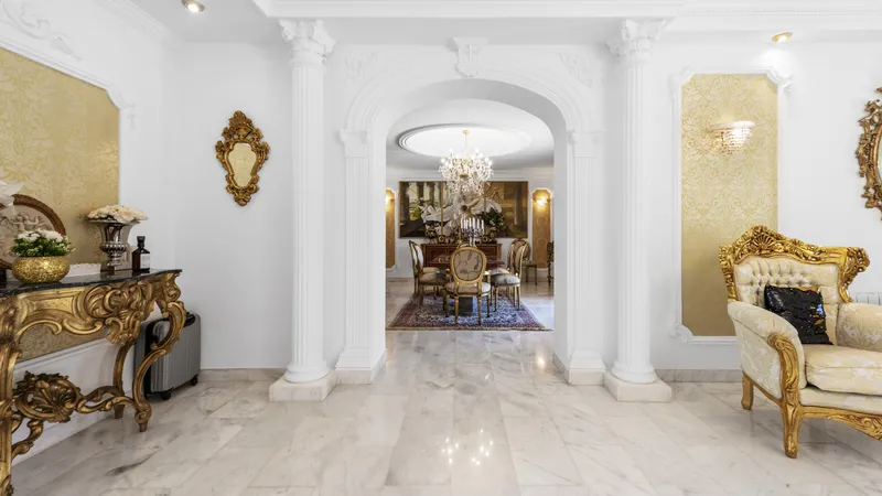 Exceptional villa in Badia Blava with large pool terrace and elegant furnishings — photo 9