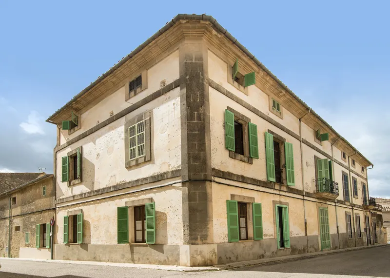 Renovated stately house — photo 1