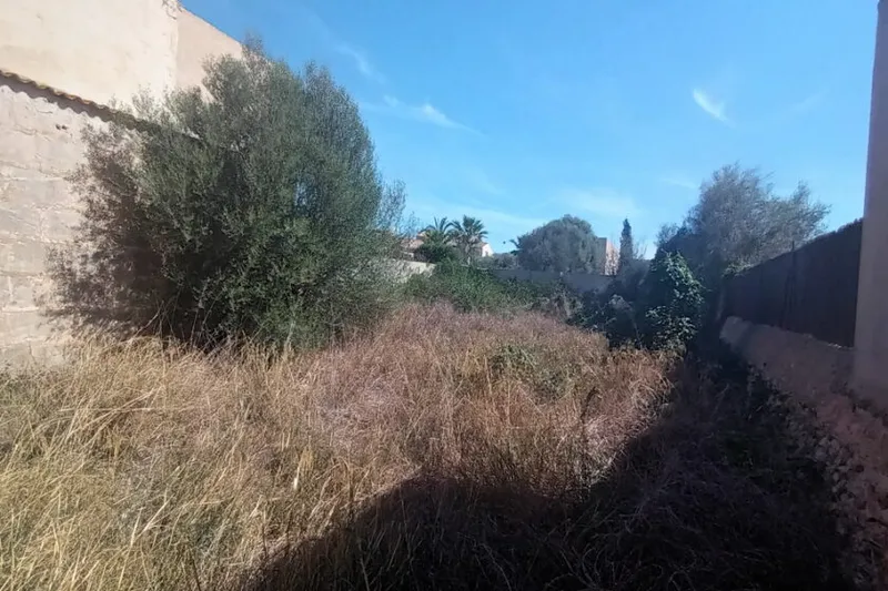 Urban plot with storage room in central location of Es Llombards — S 13 — photo 3