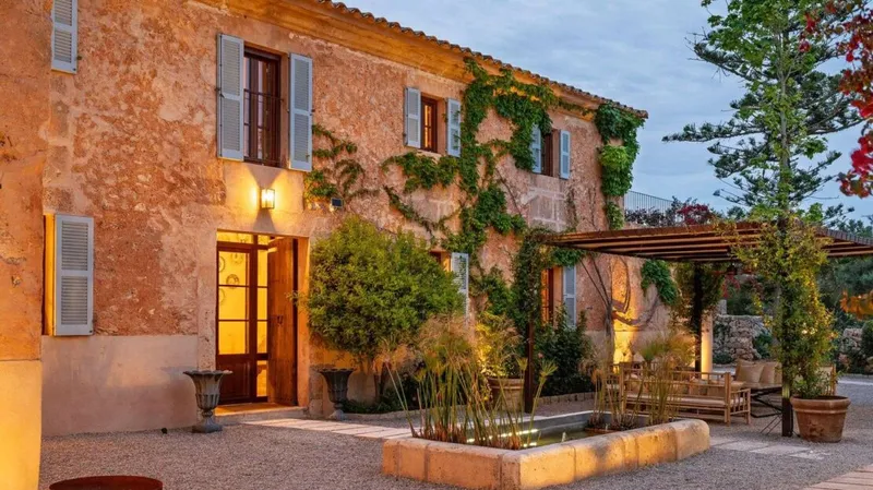 Historic estate in Llucmajor – with 27 hectares of private land and cypress avenue — photo 1