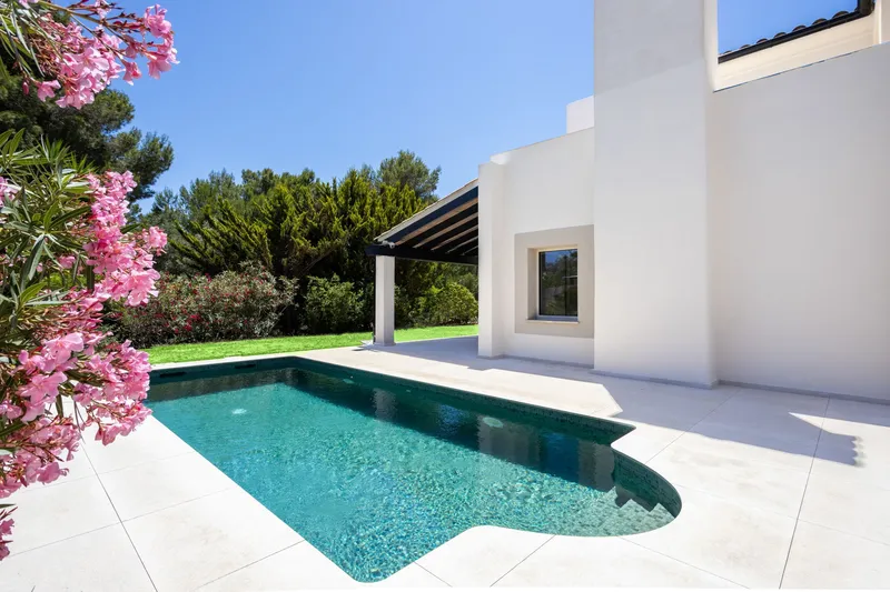 Villa in Santa Ponsa - House view with pool and garden — photo 3