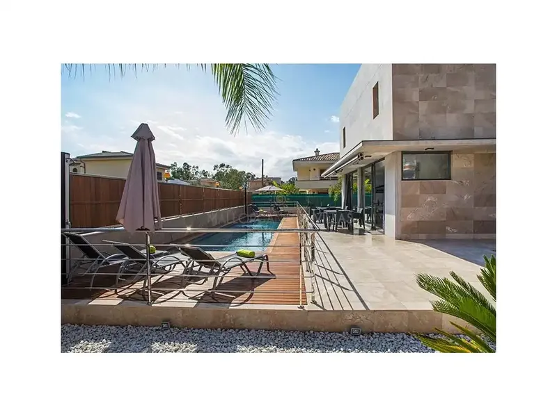 Modern house 150 meters from one of the best beaches in northern Mallorca, a beach with white sand and crystal clear waters, there are beach bars — photo 2