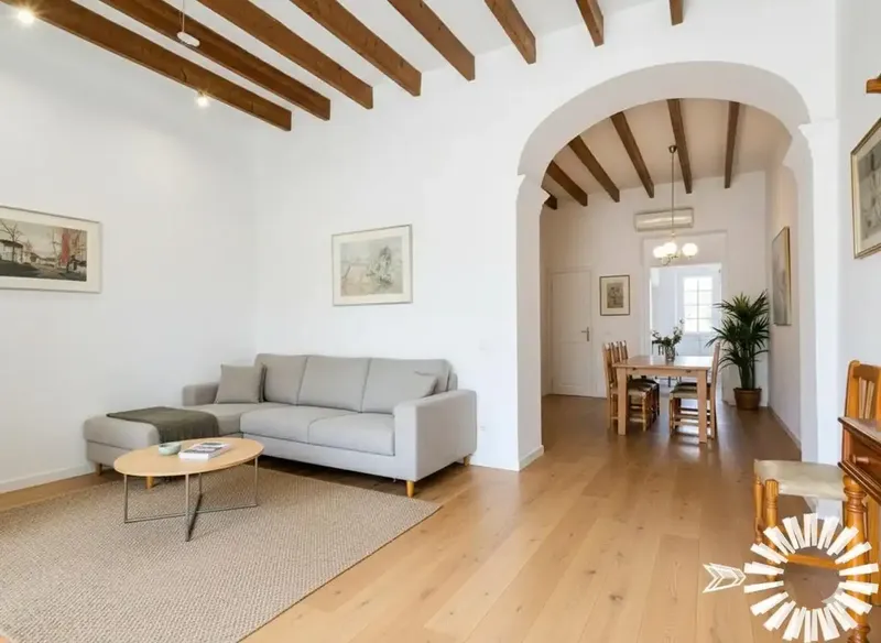 Charming house in a privileged position on the famous square of the picturesque village of Es Llombards — photo 4