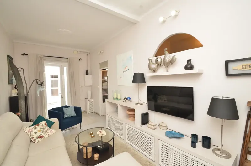 Located in the coveted neighborhood of Son Españolet, this ground floor with free ceiling height represents an excellent opportunity for investors and developers — photo 4