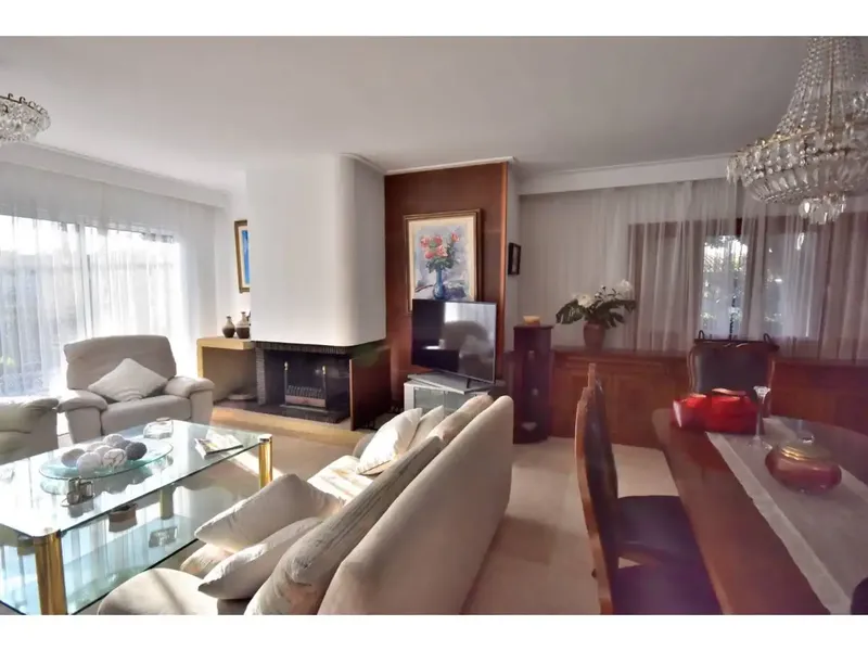 In Son Baulo, very close to the beach, on a plot of about 990 m2 we have a main house of about 250 m2 on two floors offering 3 bedrooms — photo 9
