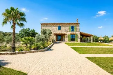 Finca for Sale in Sineu – Renovated Country Estate with Pool in the Heart of Mal — photo 1