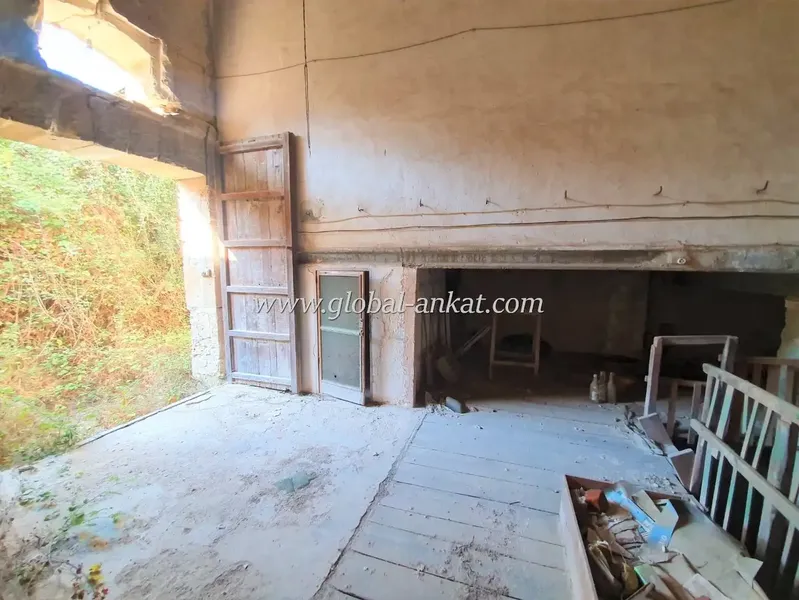 House to renovate in Felanitx, located in the Can Moix area on Ps. Ramón Llull, with a plot area according to the cadastre of 398m2, with — photo 1