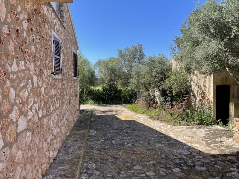 Charming Country House with Panoramic Views and Renovation Potential — photo 3